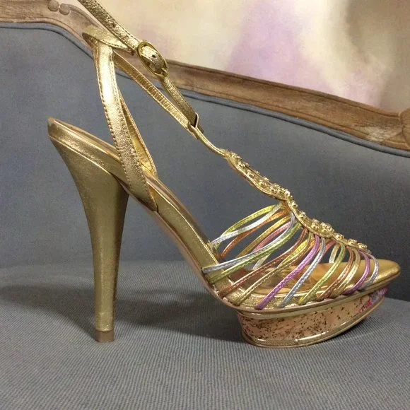 BCBGirls Women's Debby Platform T-Strap sandal, size 6.5 - Picture 5 of 15